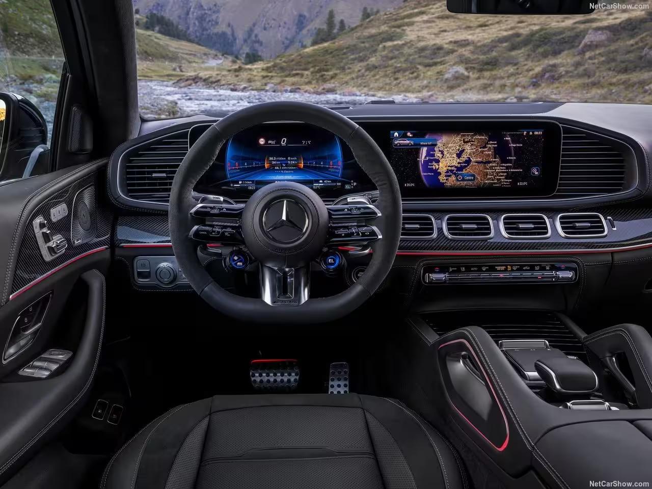 Mercedes-AMG GLE 53 – Le système MBUX AMG pour un pilotage intuitif