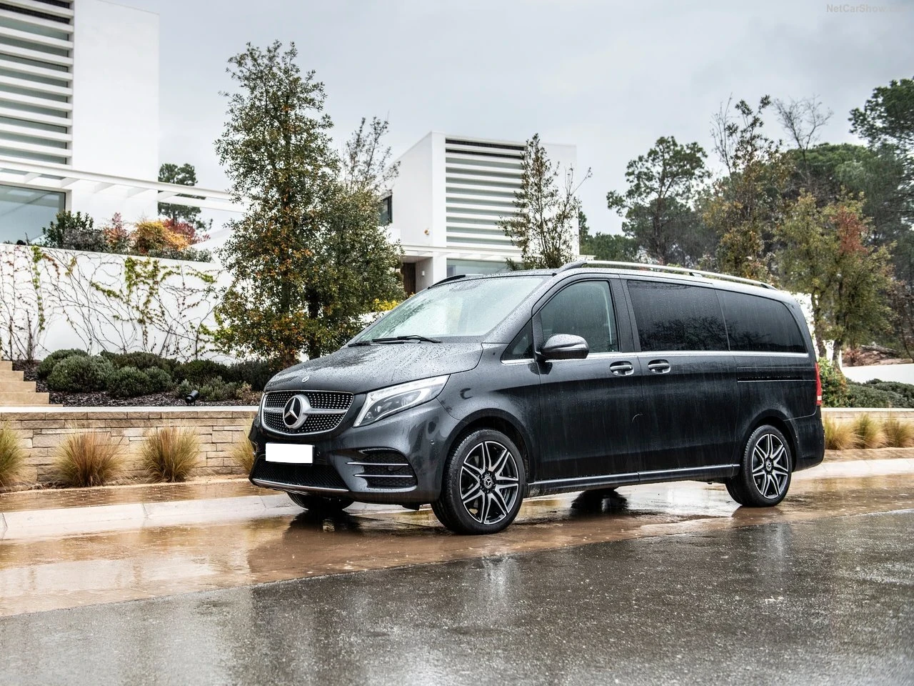 Louer un Mercedes Viano à Genève, l’alliance parfaite entre espace et confort