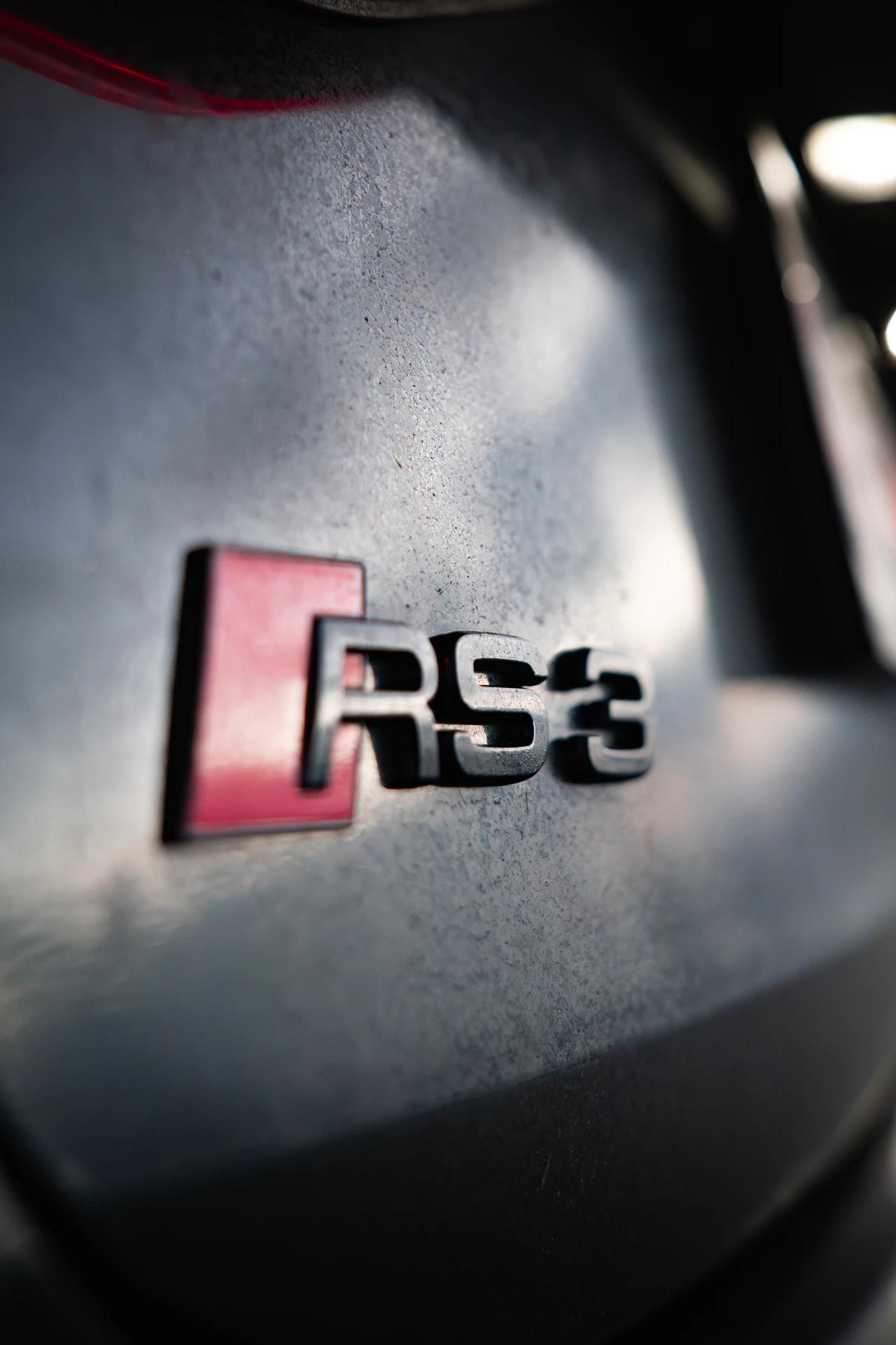 Location RS3 Sportback en Suisse, une voiture haute performance pour une expérience inoubliable.