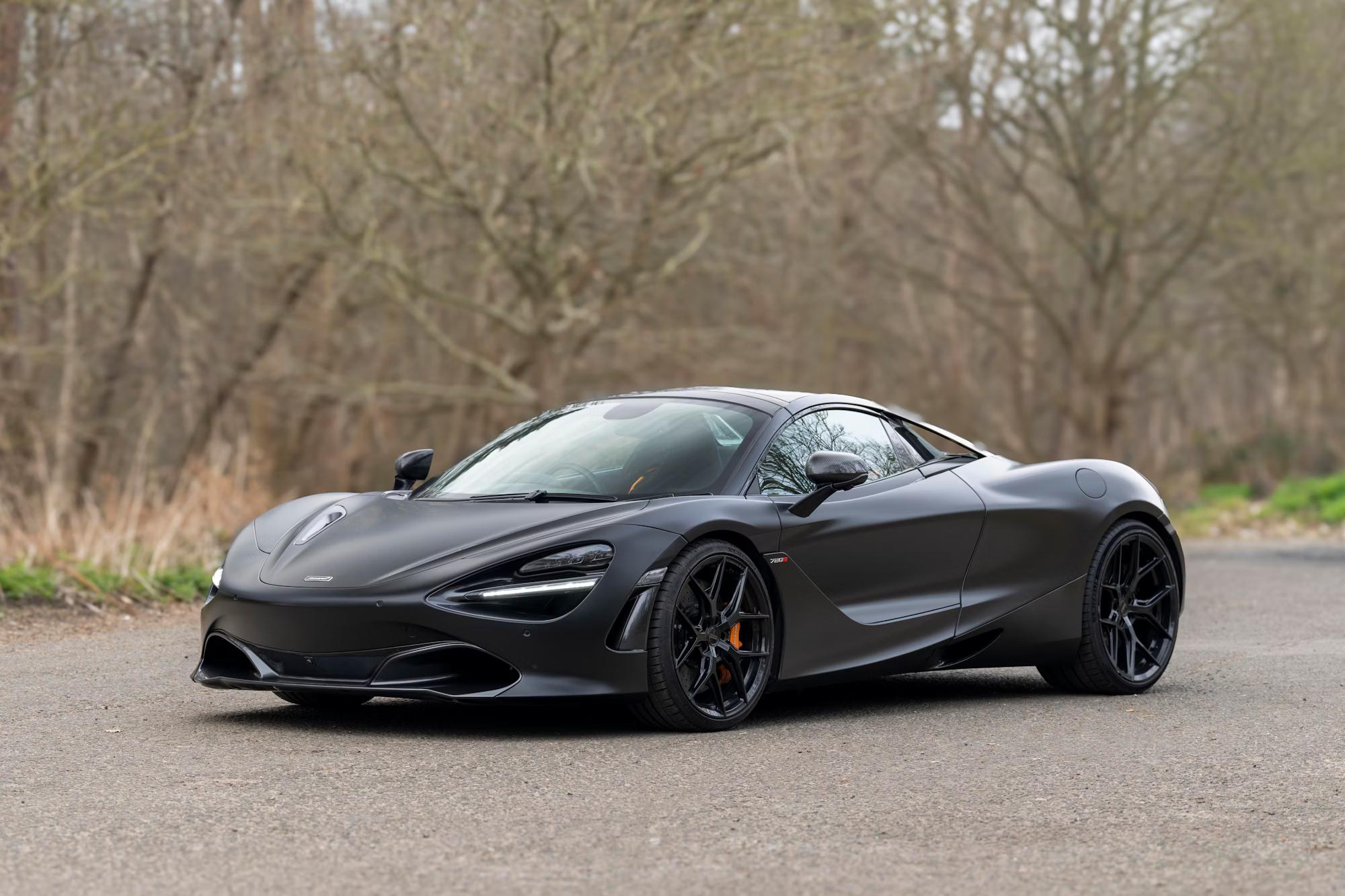 Louez une McLaren 720S à Genève - Supercar de luxe aux performances extrêmes