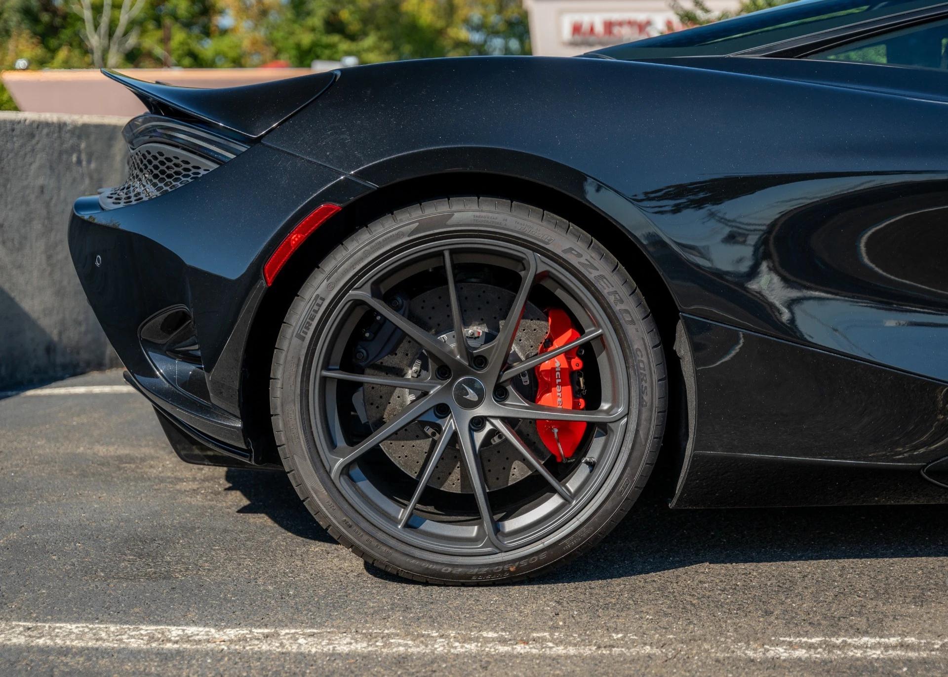 Location Mclaren 750S en Suisse avec Astral Motorclub