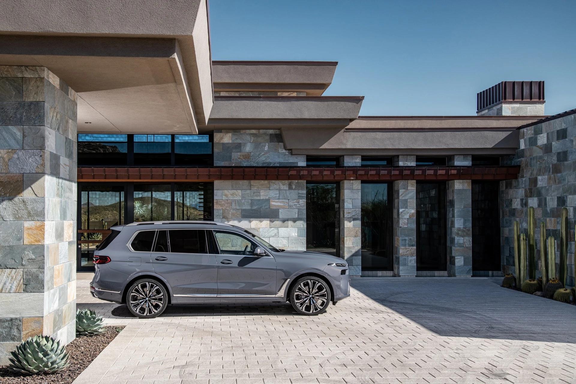Louez un BMW X7, un SUV haut de gamme idéal pour les longs trajets en Suisse