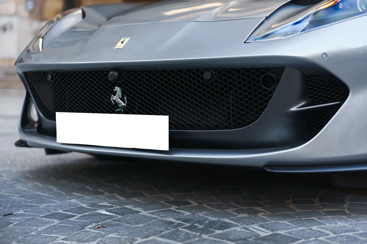 Le frisson de conduire une Ferrari 812 Superfast sur les autoroutes suisses