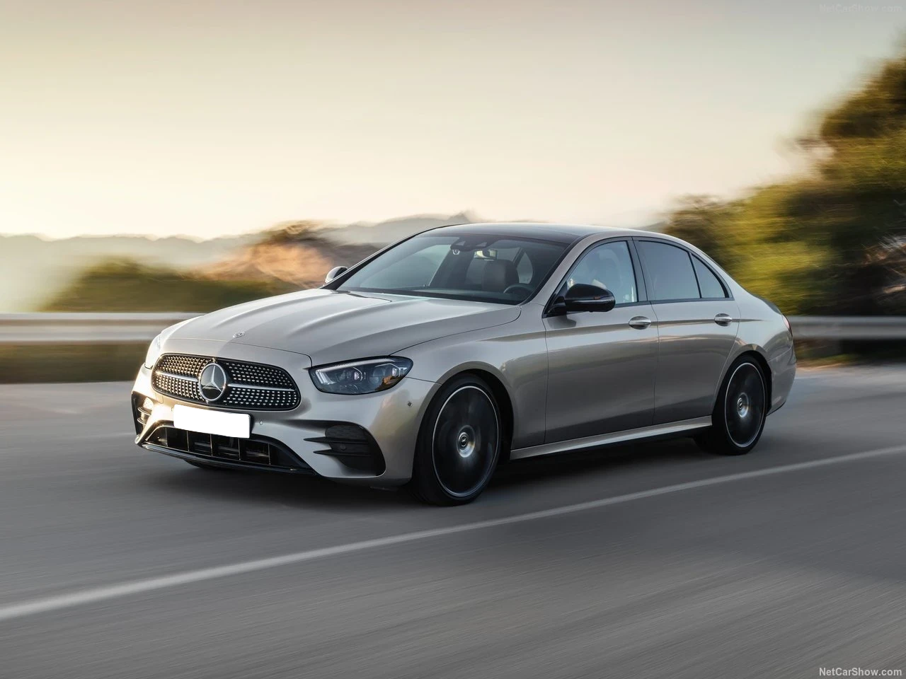 Louez une Mercedes E 220d en Suisse, une berline de luxe alliant confort et performance.
