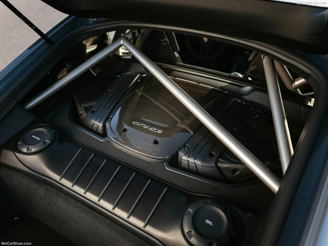 Porsche 718 GT4 RS – Un moteur atmosphérique conçu pour l’émotion.