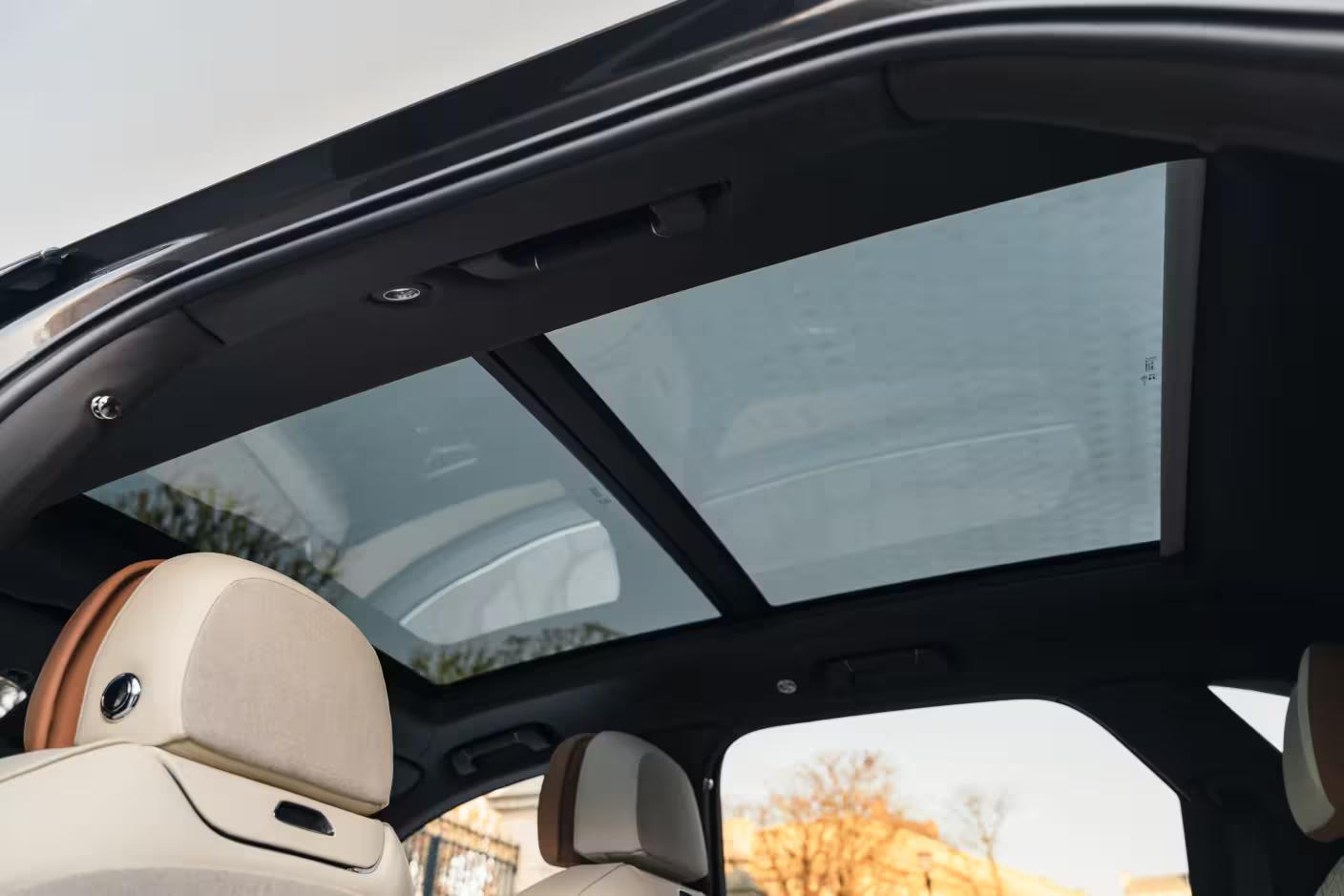 Bentley Bentayga – Toit Ouvrant Panoramique : Une Immersion Totale dans le Luxe