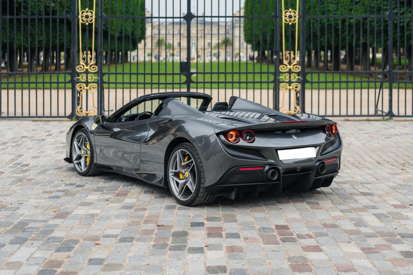 Ferrari à louer à Genève pour un mois de plaisir