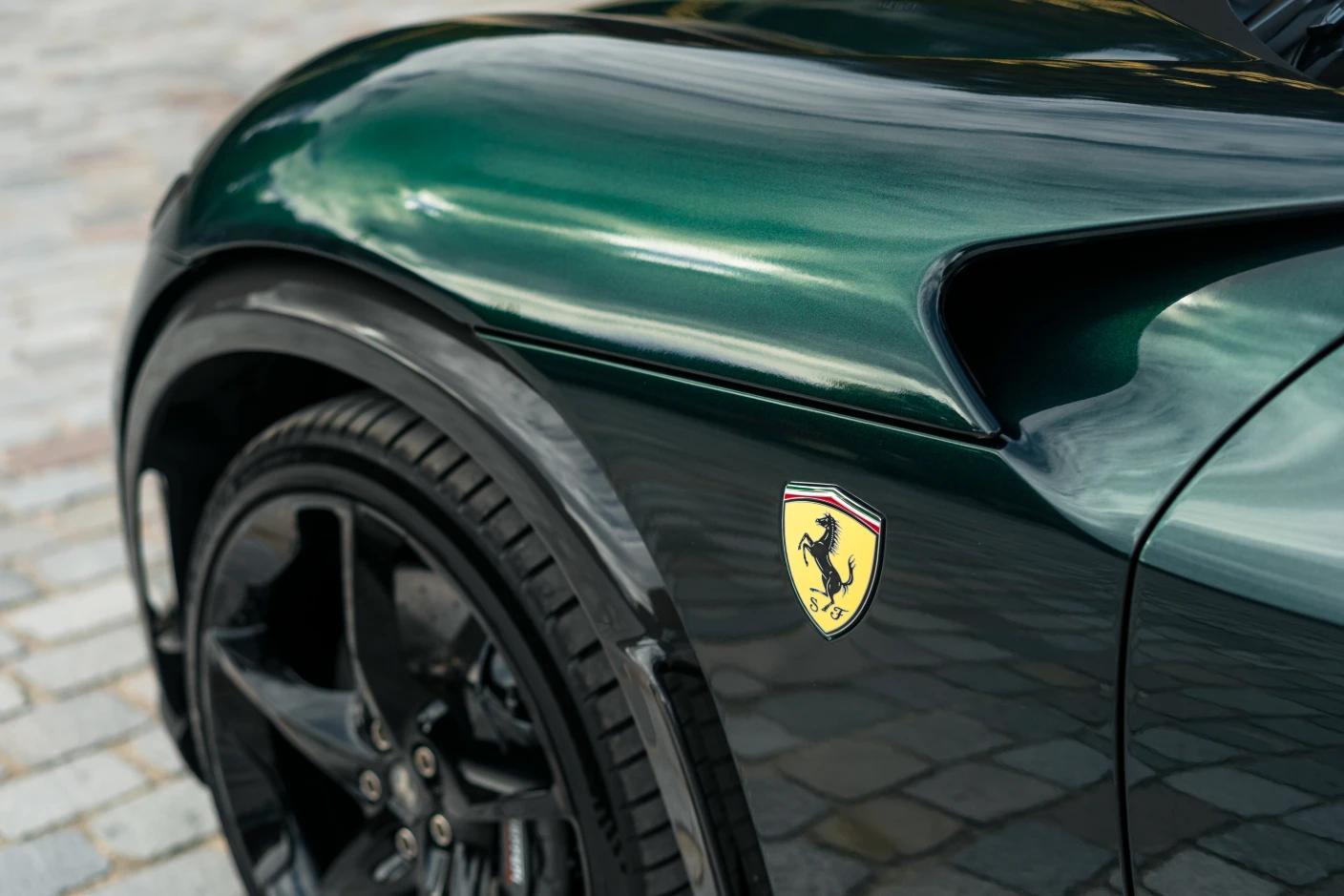 Location Ferrari Purosangue en Suisse avec Astral Motorclub