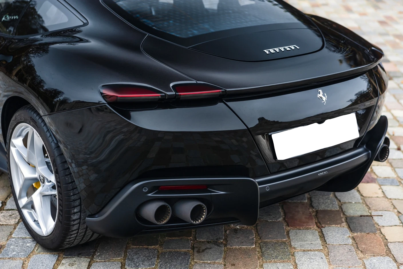 Ferrari Roma – Un aileron arrière escamotable