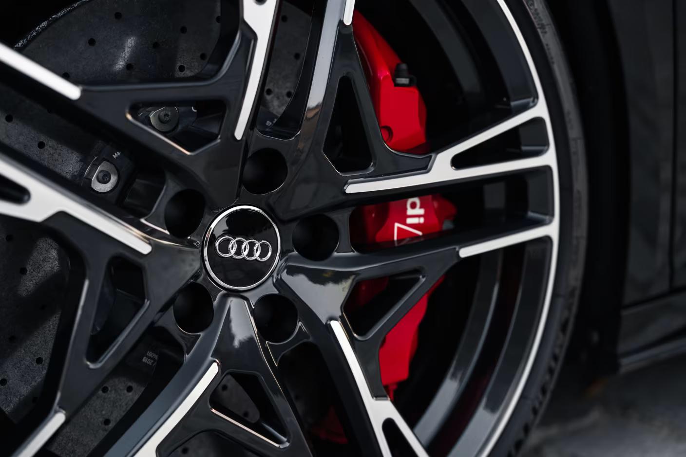 Location Audi R8 V10 Spyder Performance en Suisse avec Astral Motorclub