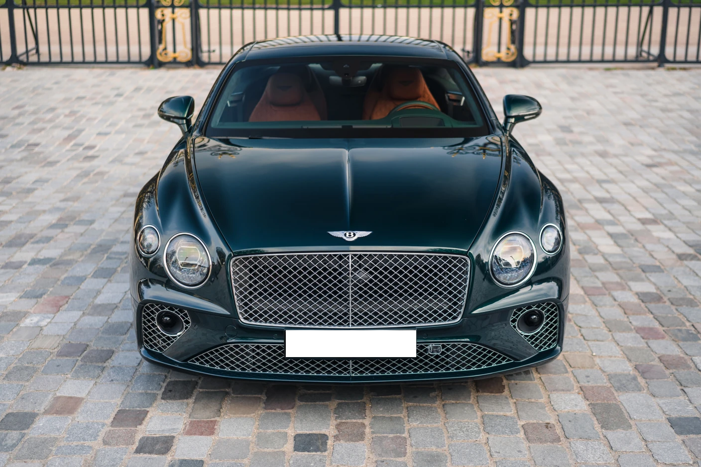 Réservez une Bentley Continental GT pour une escapade de luxe le temps d'un week-end à Genève