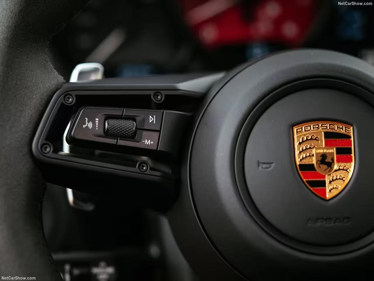 Porsche Macan GTS – Volant sport avec sélecteur de mode intégré