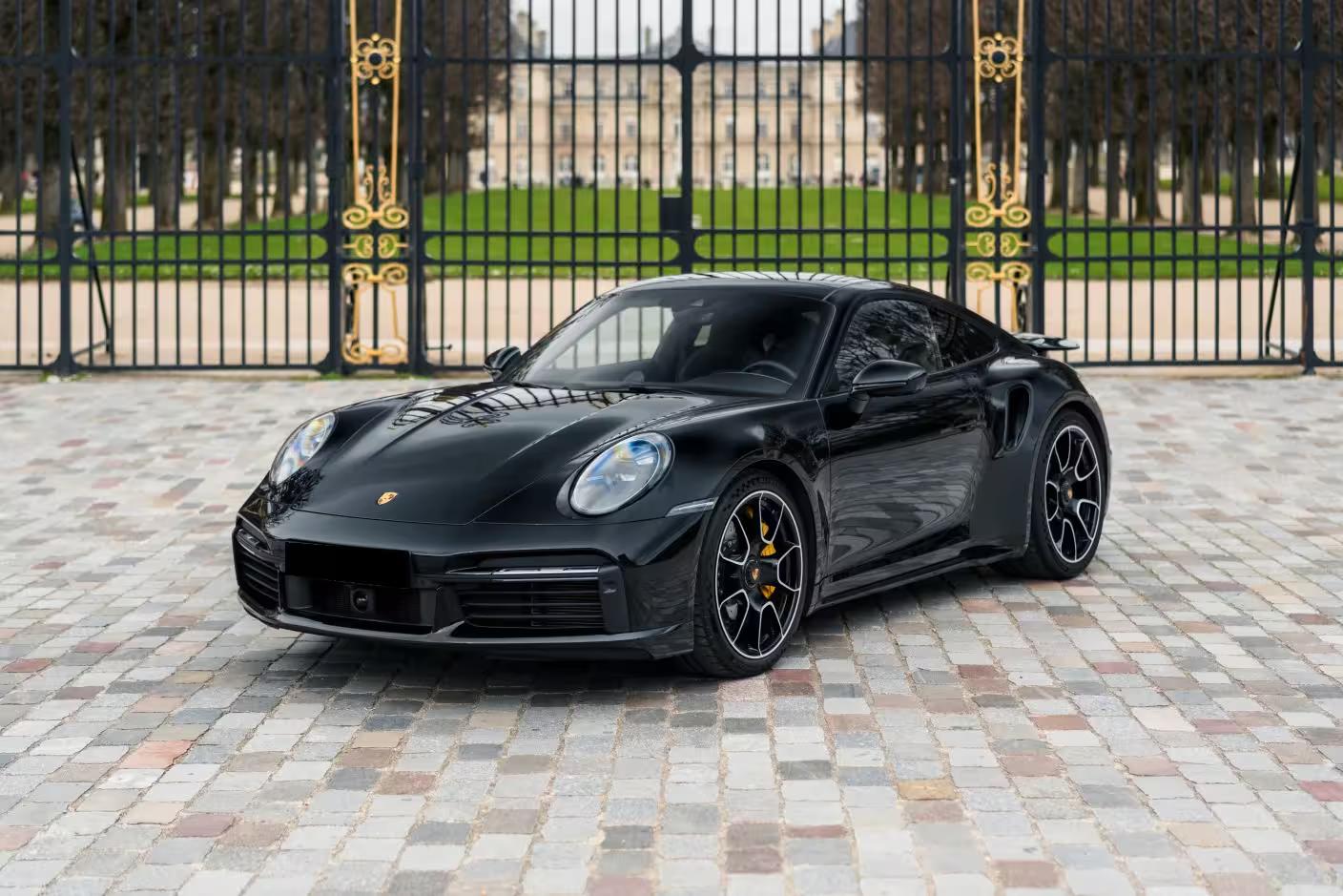 Louez une Porsche 911 Turbo S à Genève – Sportive de luxe haute performance