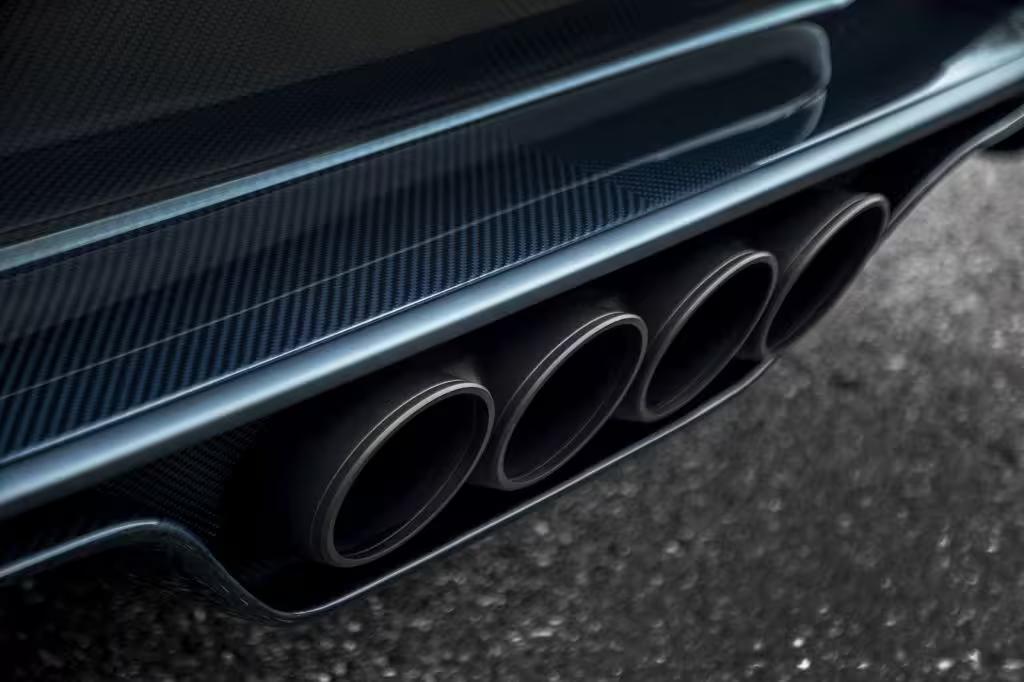 Bugatti Chiron – Sortie d’échappement centrale quadruple intégrée