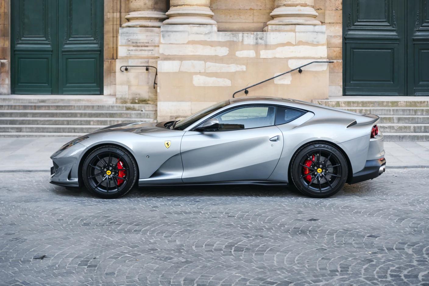 Ferrari 812 Superfast en location à Genève – Astral Motorclub