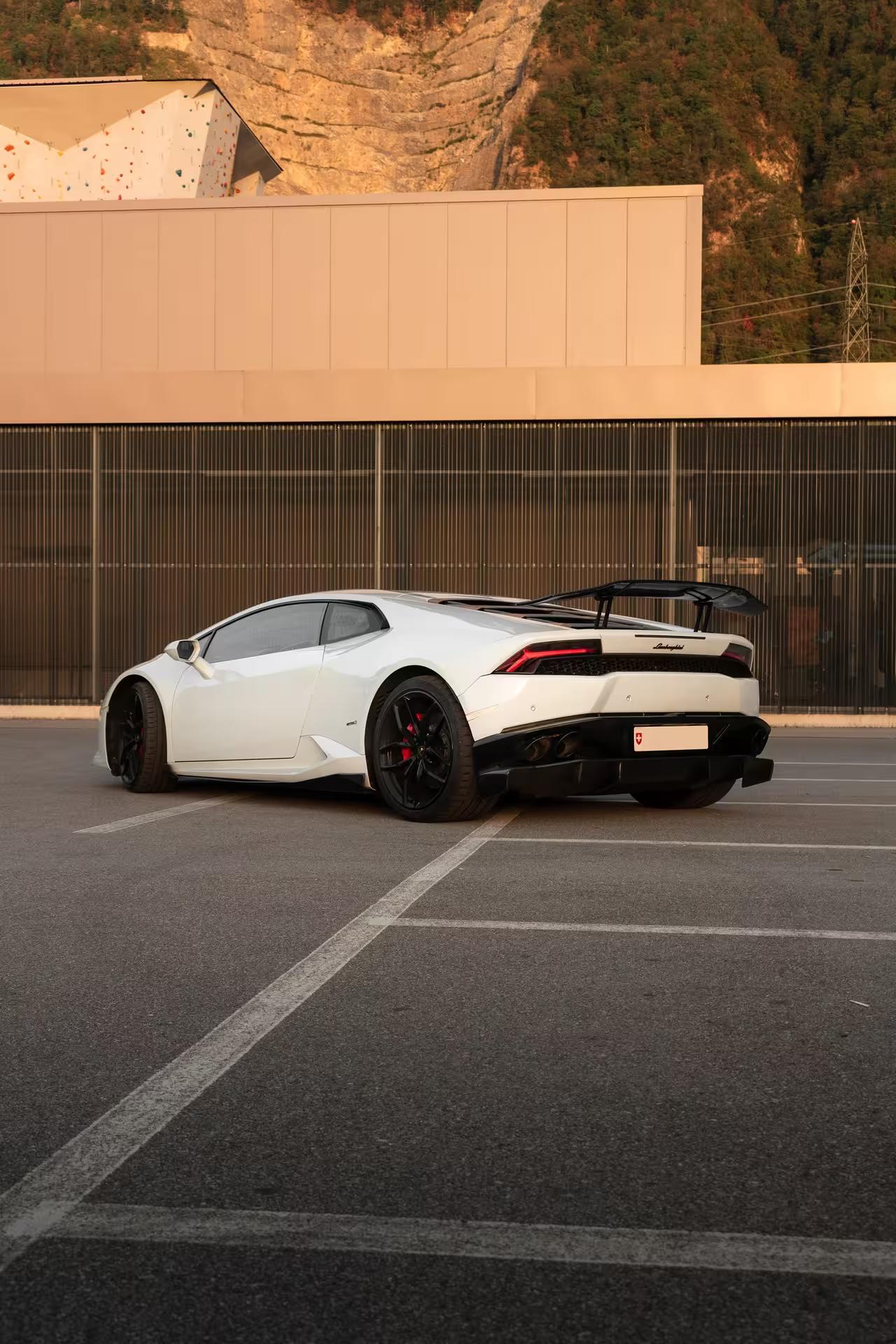 Louer une Lamborghini Huracán blanche, élégance et performance ultime