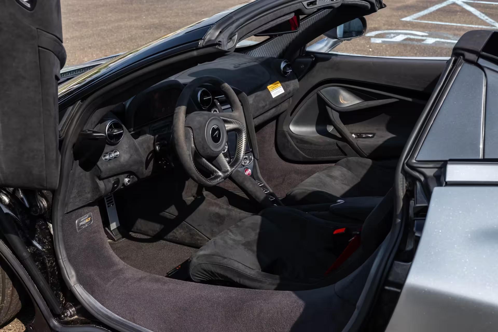 Location McLaren 765 LT Spider cabriolet à Genève, idéale pour rouler cheveux au vent