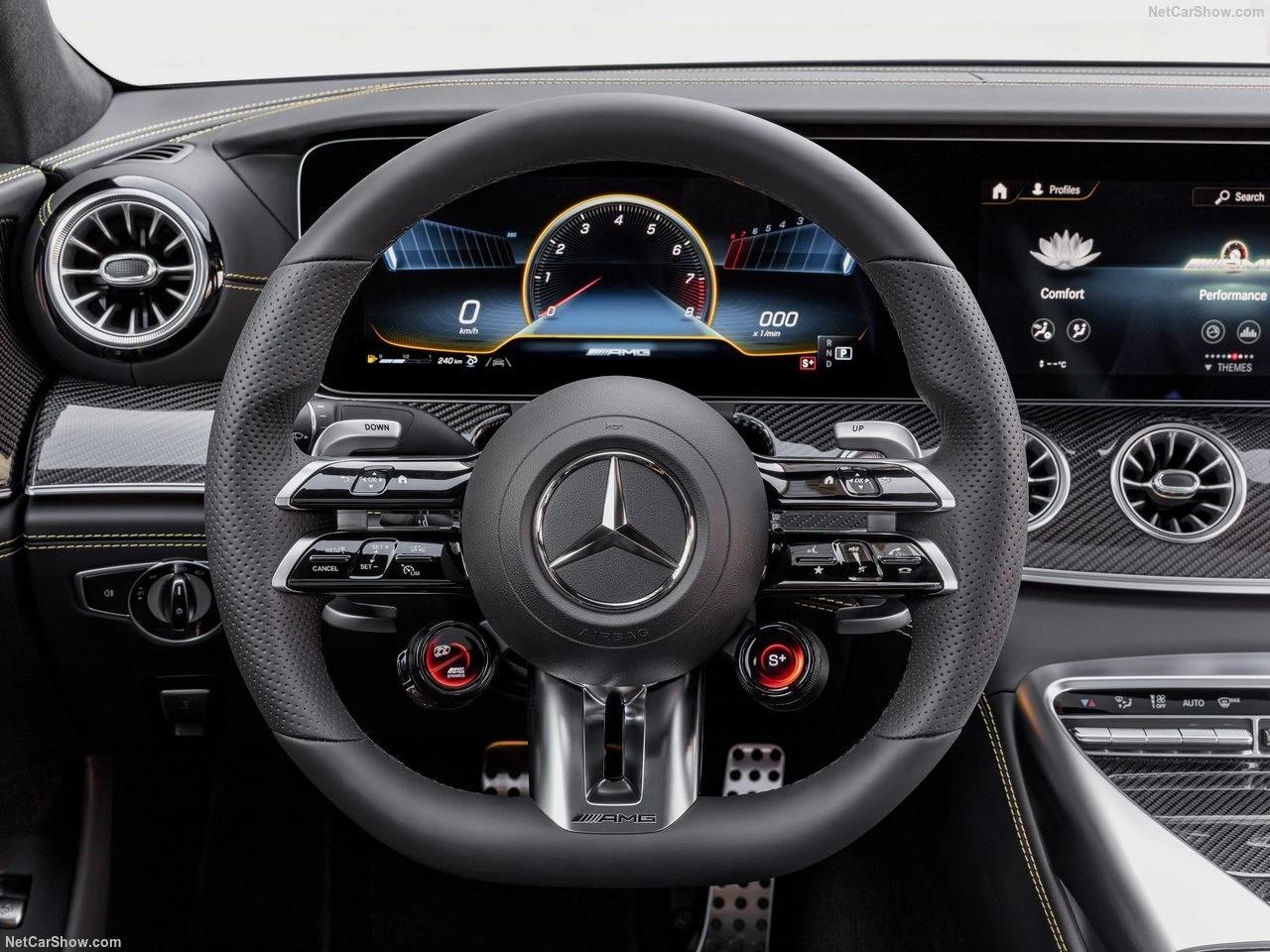 Mercedes GT 63 S AMG noire en location à Genève, berline sportive et élégante