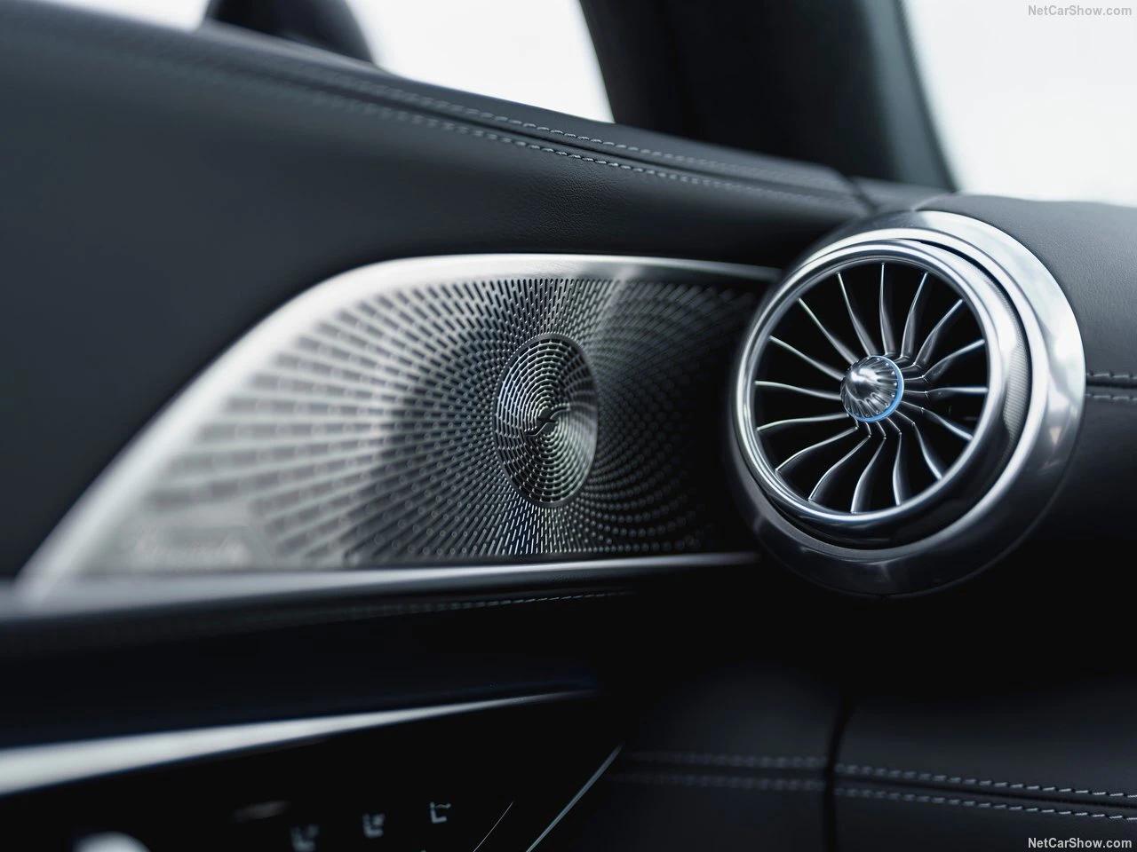 Louer une Mercedes SL 63 AMG à Genève, élégance et puissance réunies dans un roadster de luxe