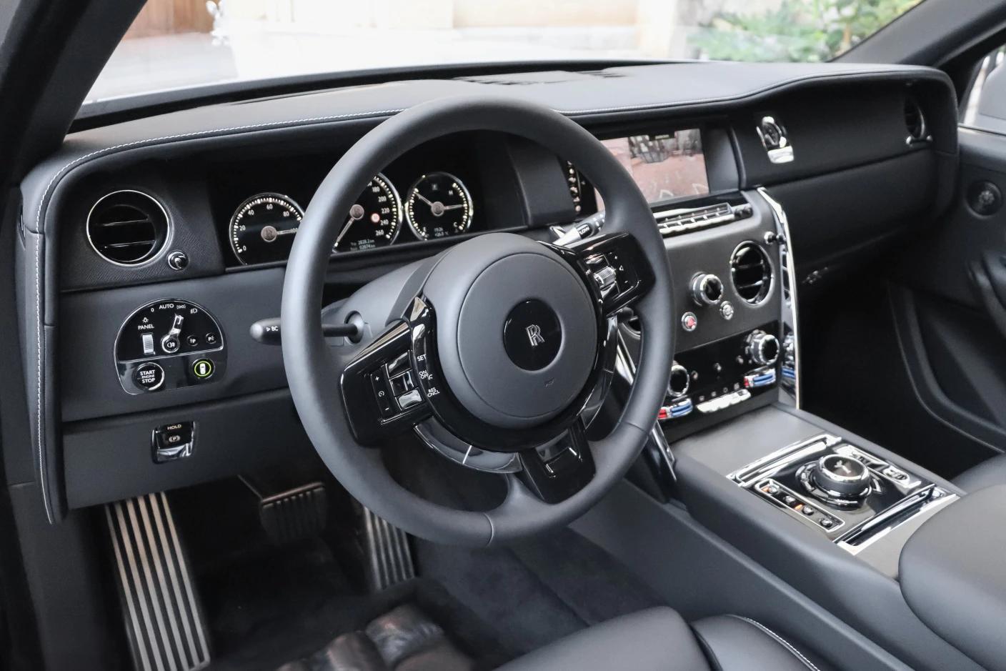 Service de transfert hôtel avec Rolls-Royce Cullinan à Genève et Lausanne
