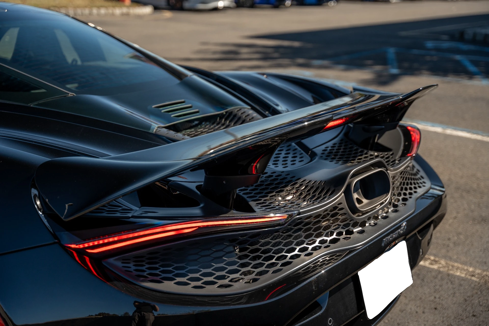 Mclaren 750S – Aileron Actif Plus Grand : Une Stabilité et un Appui Aérodynamique Renforcés