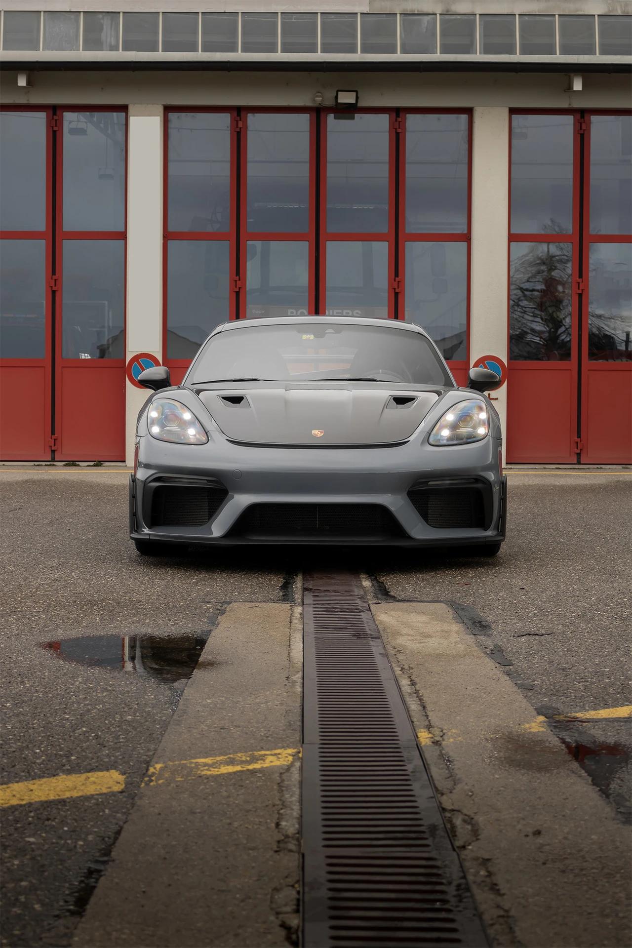 Découvrez les sensations uniques d’une supercar avec la Porsche GT4 RS en location en Suisse.