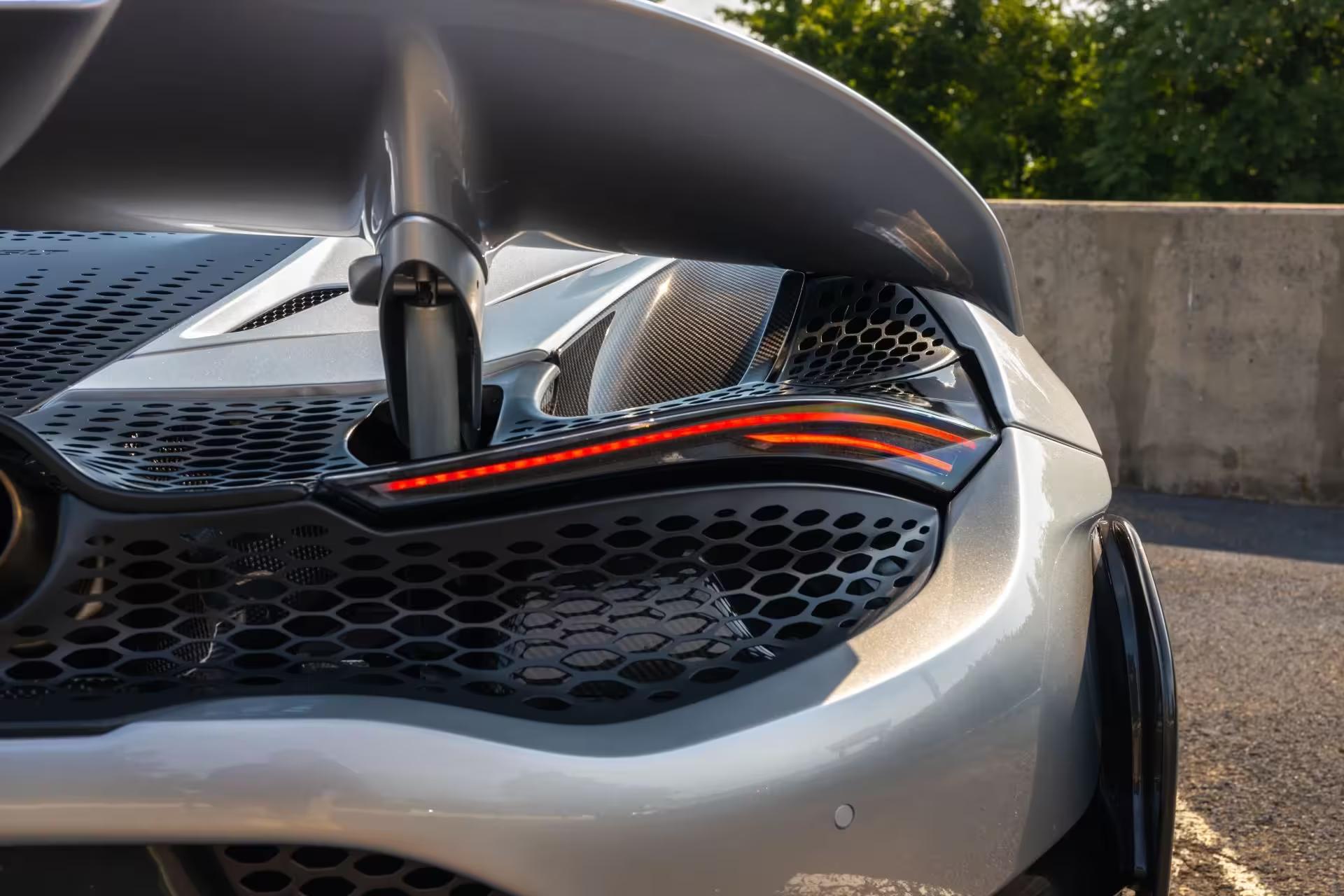 McLaren 765 LT Spider en location en Suisse, offrant sportivité et performance au plus haut niveau.
