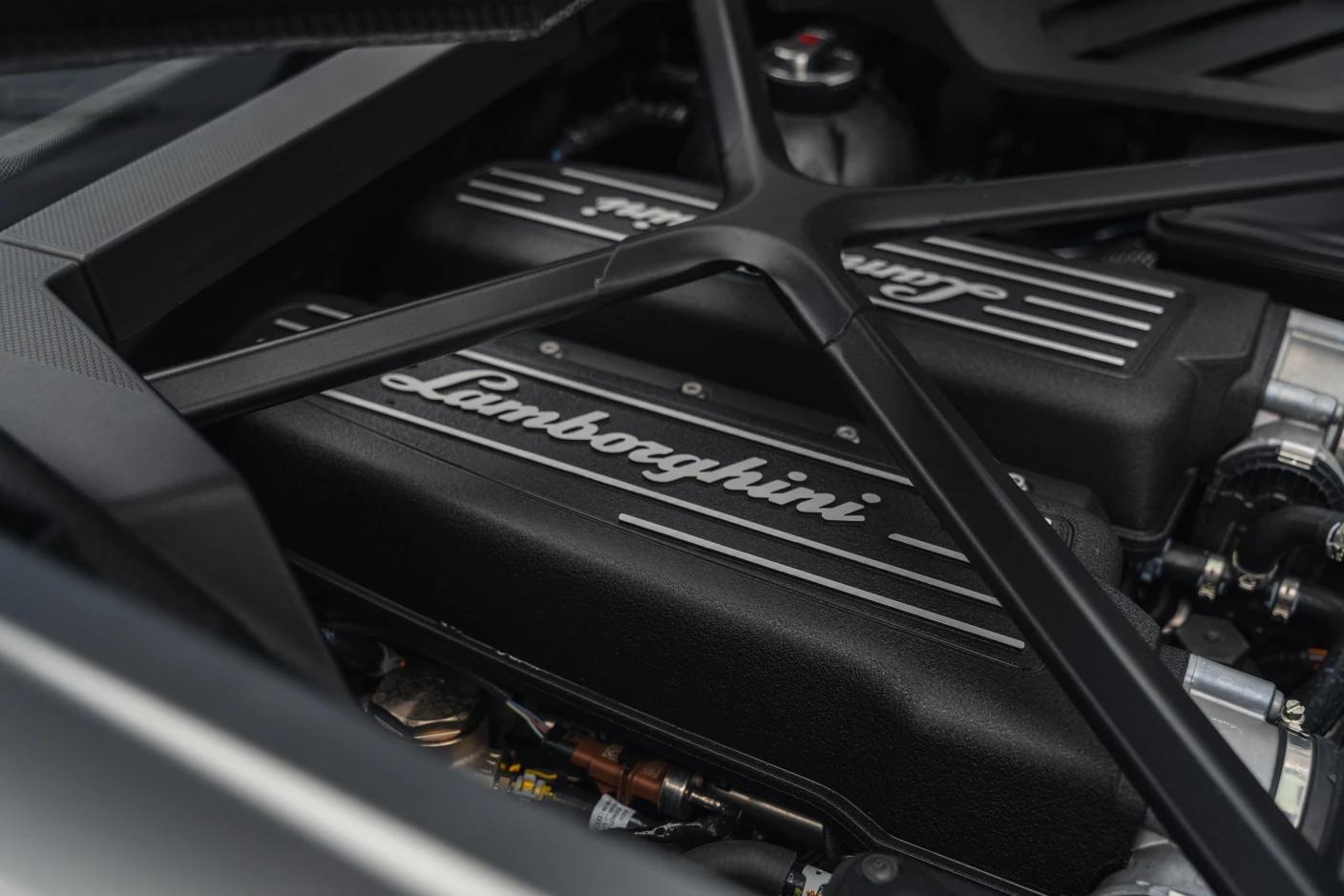 Lamborghini Huracan Tecnica – Un système d’échappement repensé pour une symphonie inoubliable