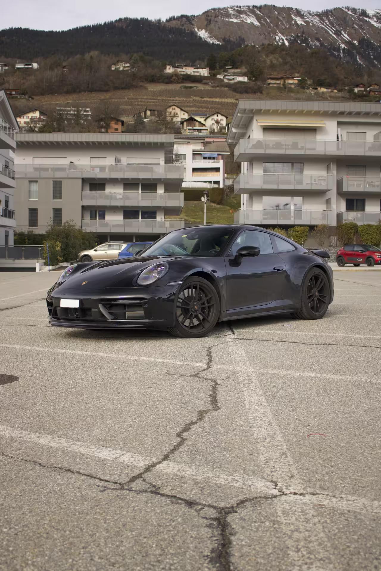 Location Porsche 911 GTS en Suisse, coupé sportif haute performance