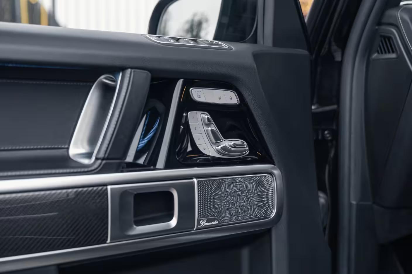 Mercedes-AMG G63 noir – Portes à charnières apparentes