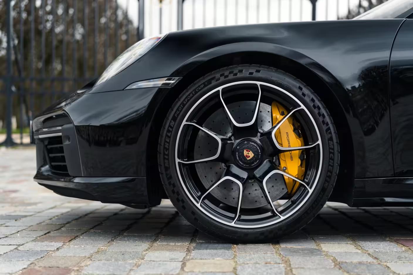 Porsche 911 Turbo S – Freins Céramique PCCB : Une Puissance d’Arrêt Impressionnante
