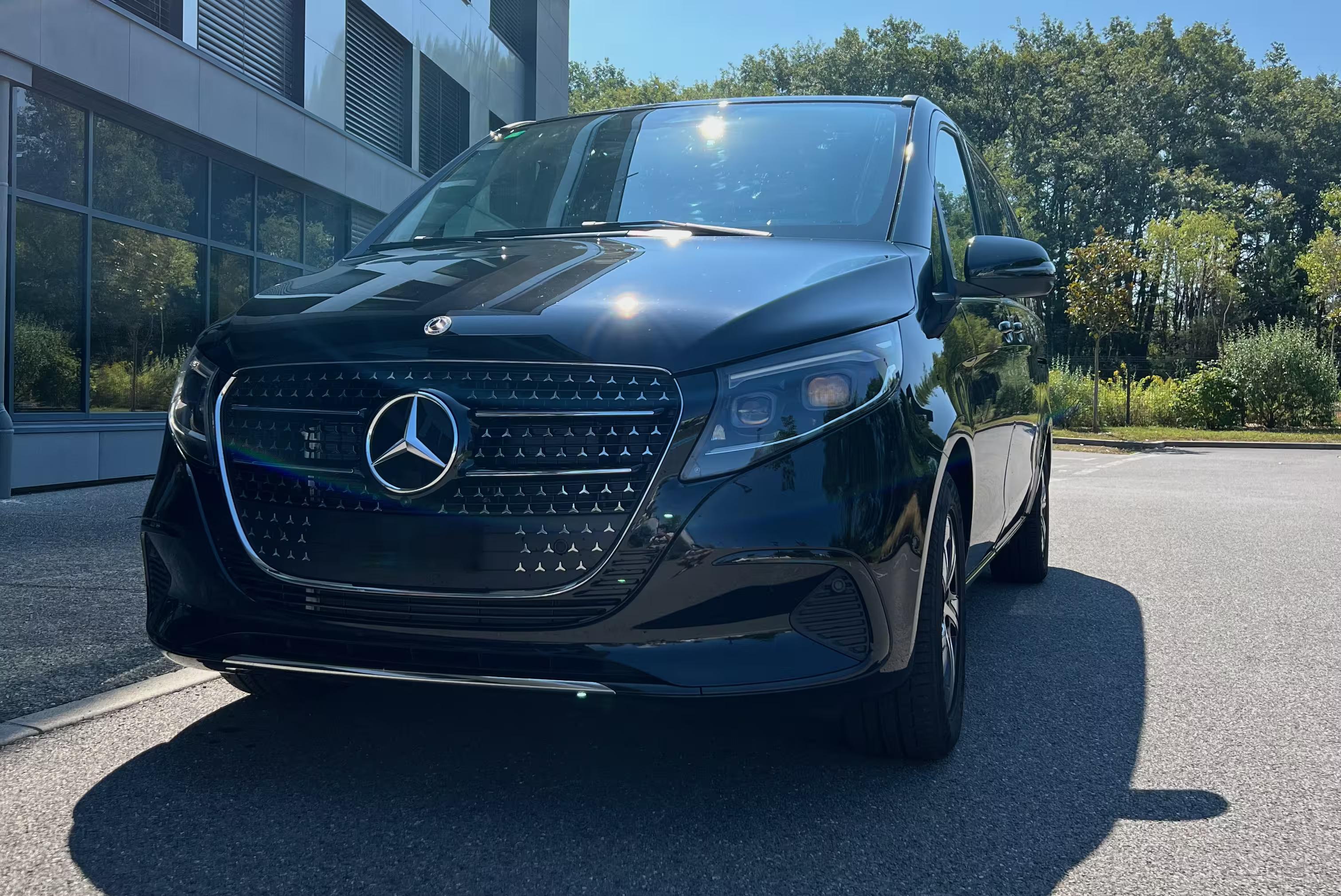 Location Mercedes Classe V en Suisse, van haut de gamme pour déplacements VIP
