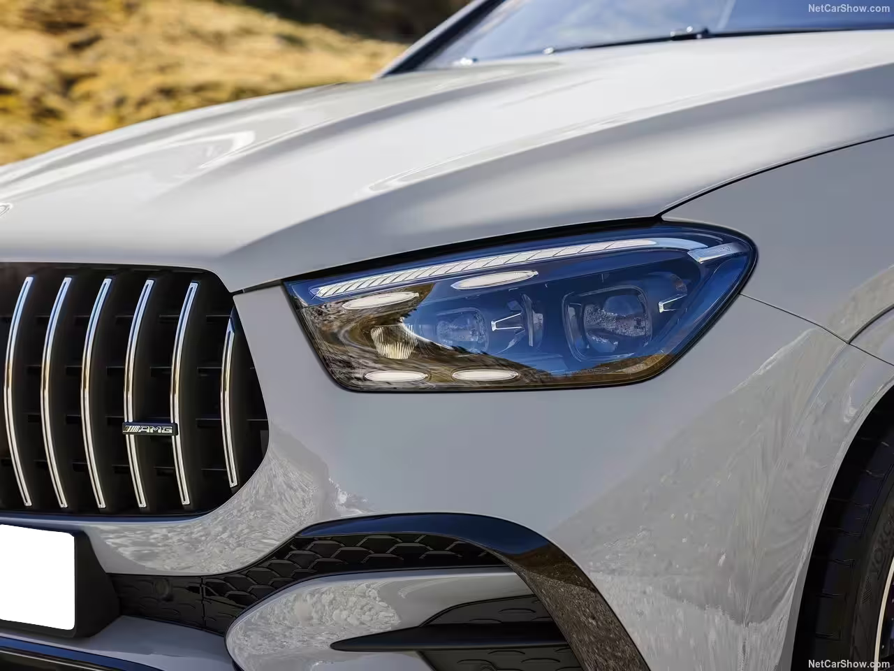 Mercedes-AMG GLE 53 – Capot dynamique avec inserts AMG spécifiques