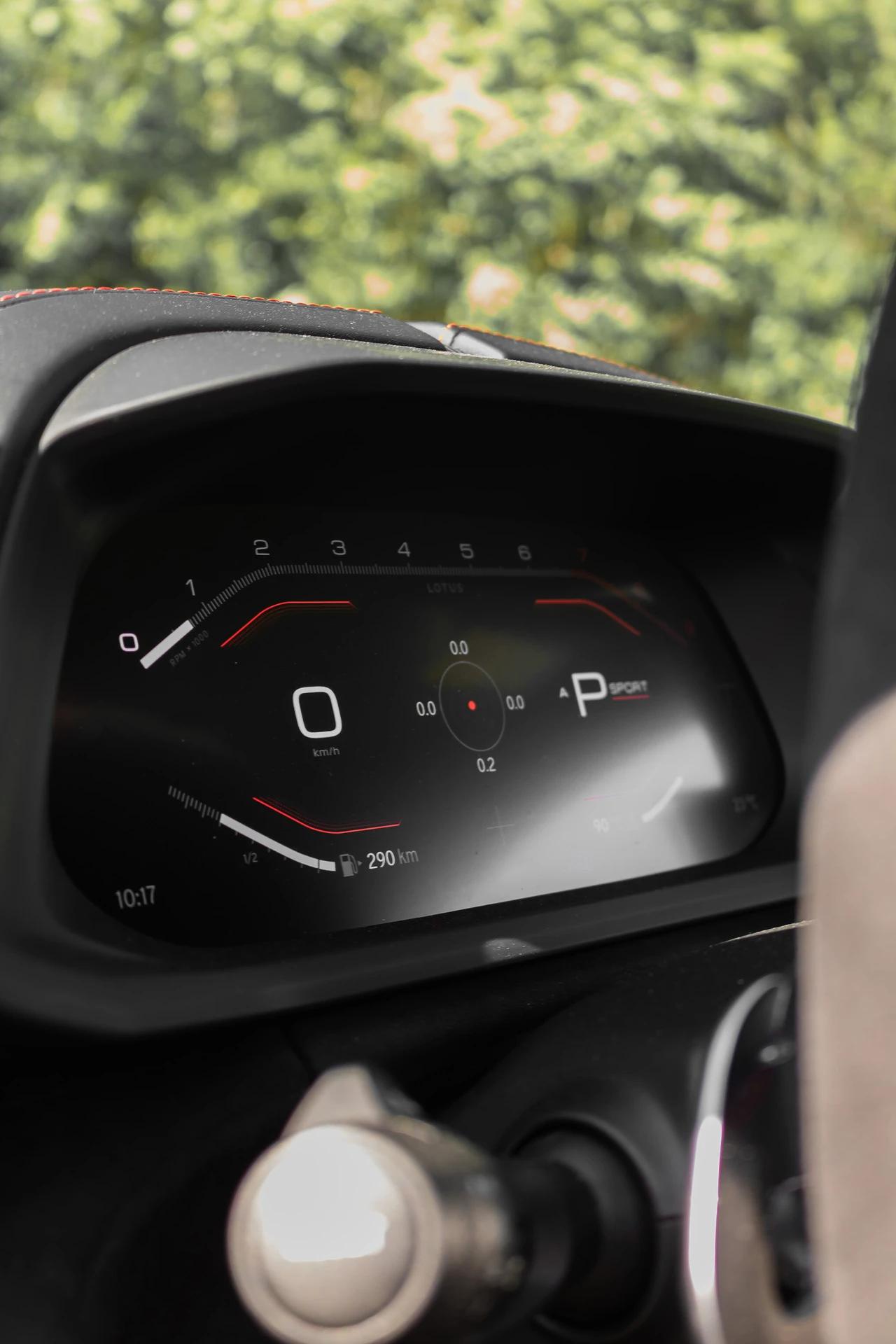 Lotus Emira, une voiture de luxe disponible à la location en Suisse pour des trajets uniques