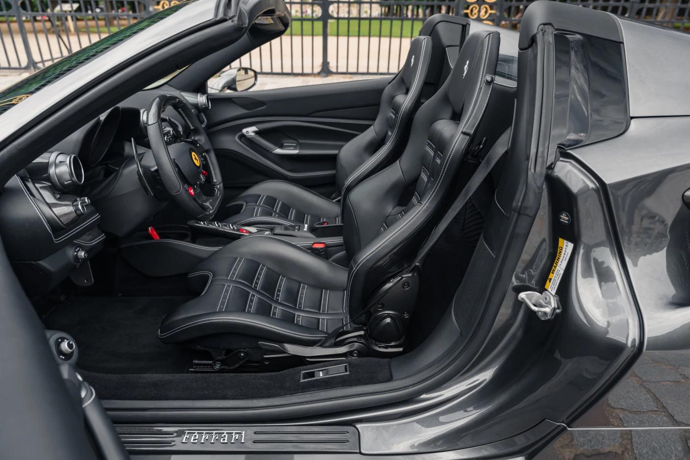Intérieur Ferrari F8 spyder