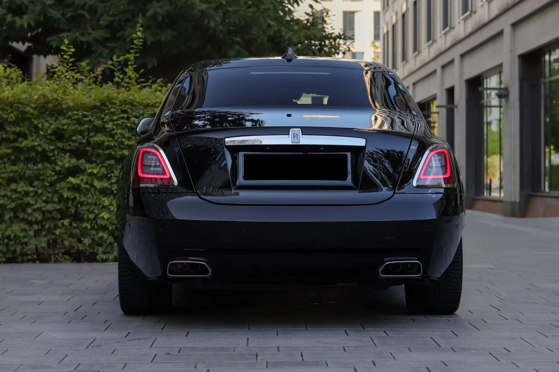 Location Rolls-Royce Ghost avec chauffeur de luxe à Genève