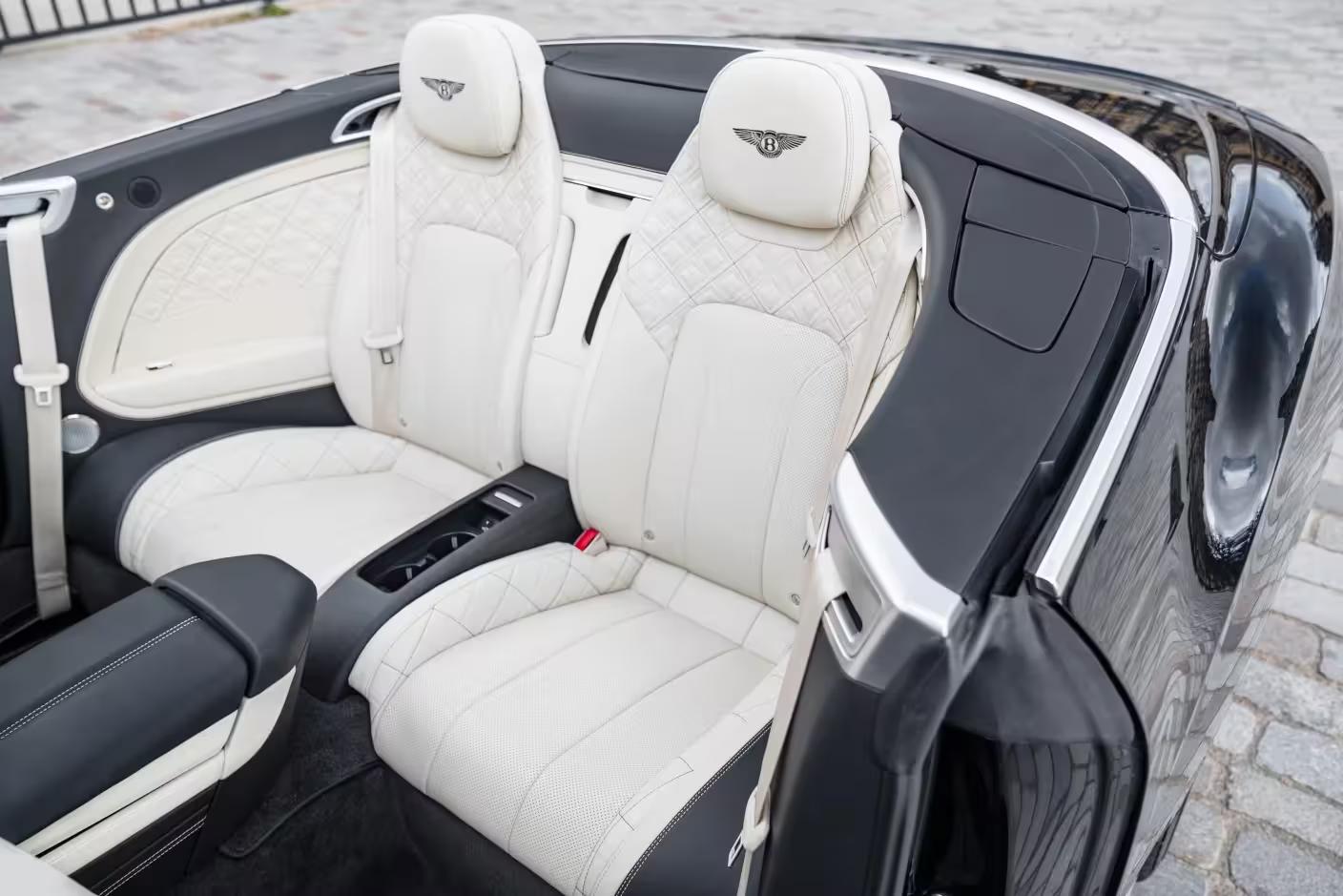 Profitez du raffinement ultime avec une Bentley Continental GTC en location en Suisse