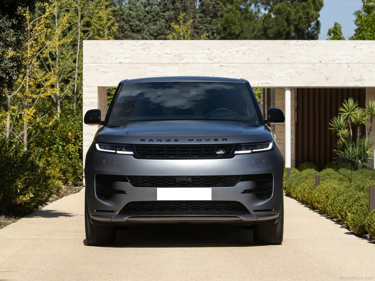 Range Rover Sport P460e – La calandre distinctive et les lignes modernes du Range Rover Sport P460e