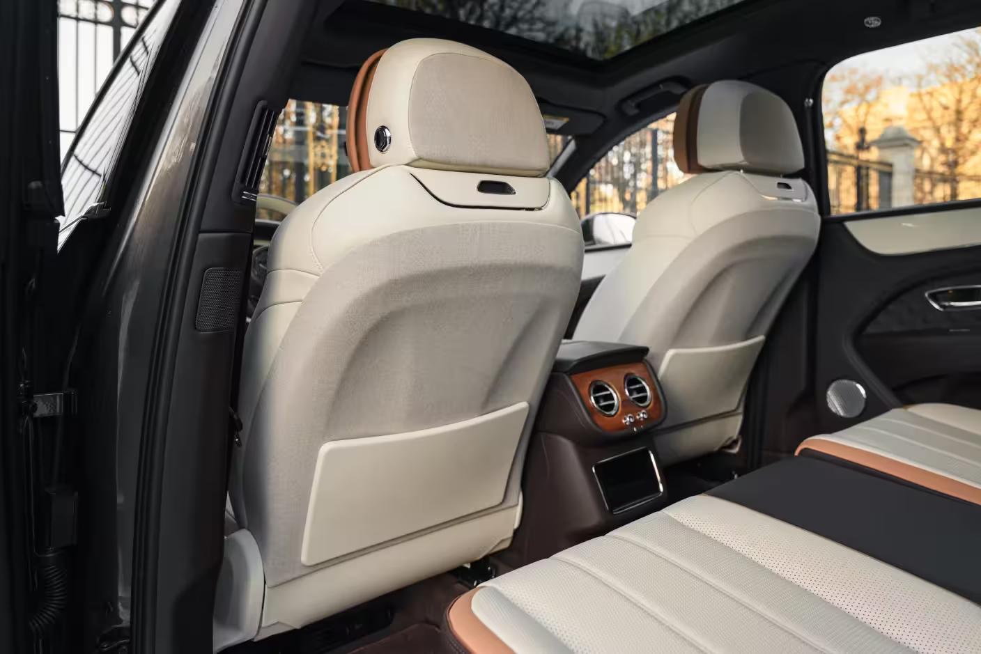 Service de location Bentley Bentayga avec chauffeur à Genève - Luxe et discrétion