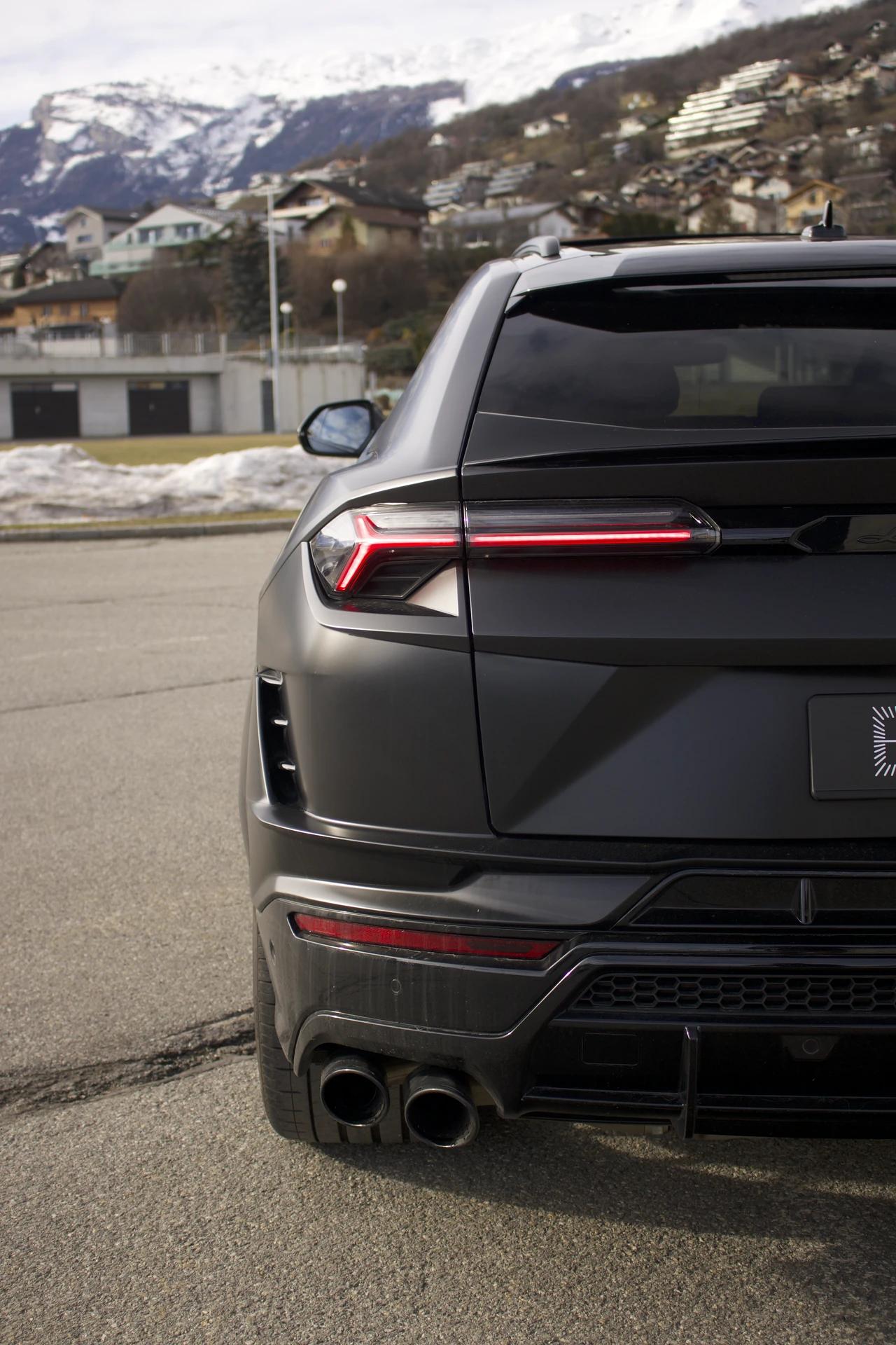 Lamborghini Urus S – Feux arrière en LED et design de pare-chocs modifié