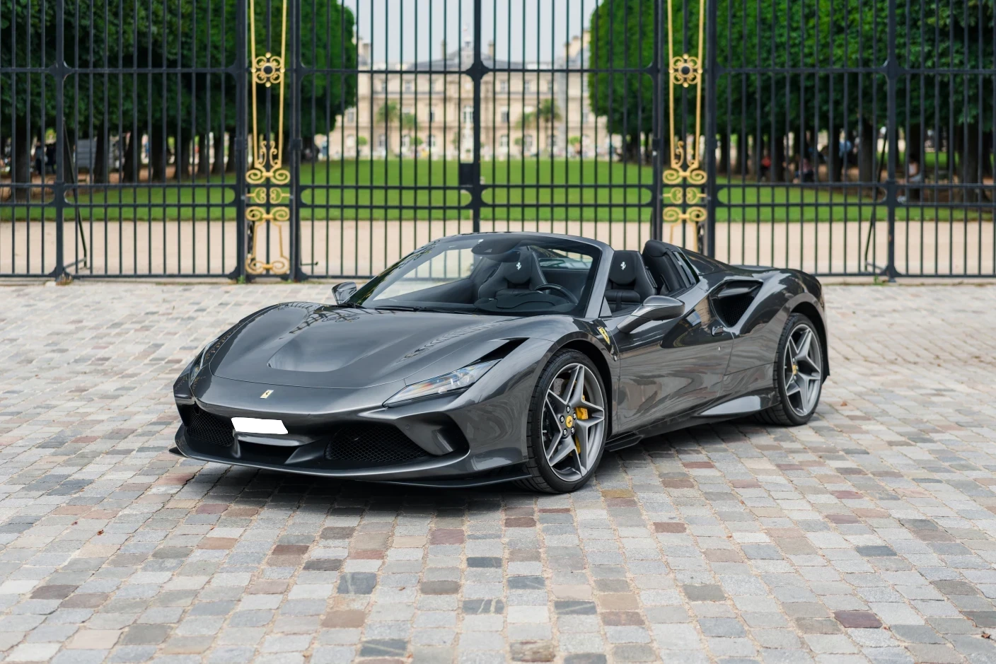 Location de la supercar de luxe Ferrari F8 Spider en Suisse pour une conduite inoubliable