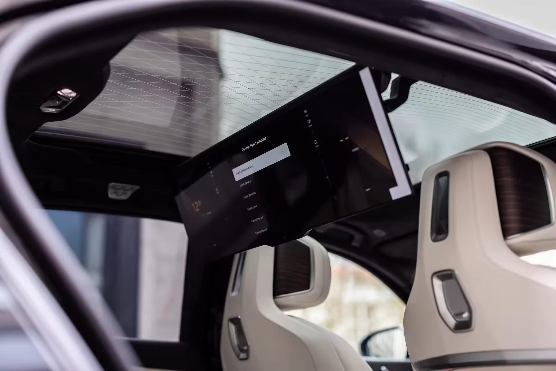 BMW 750 Le xDrive – Toit Panoramique Sky Lounge : Une Expérience Visuelle Immersive