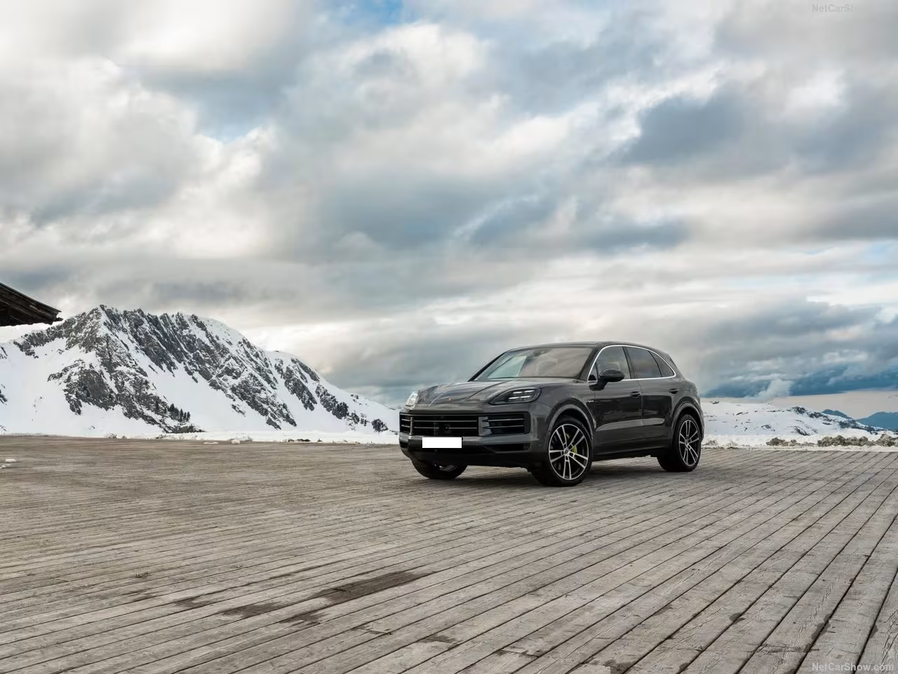 Location Porsche Cayenne en Suisse avec Astral Motorclub