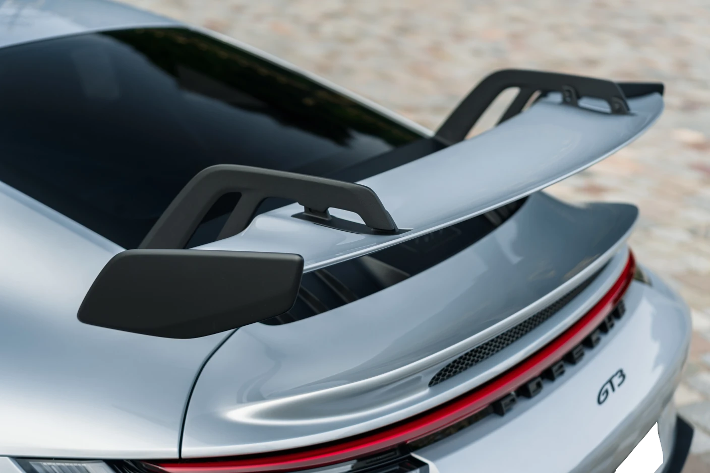 Location Porsche 911 GT3 issue de la course, pour les amateurs d'adrénaline à Genève