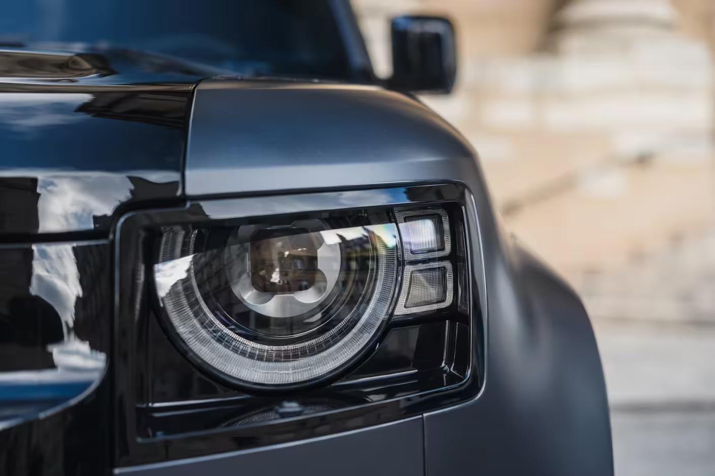 Landrover Defender V8 – Phares LED Signature pour une visibilité exceptionnelle