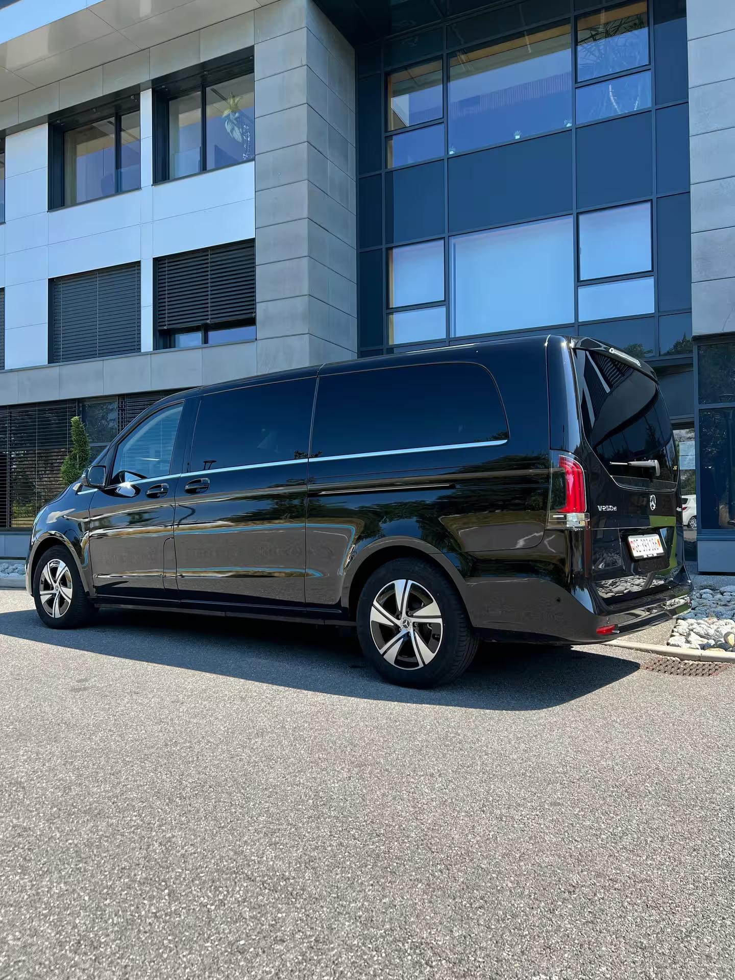 Location Mercedes Classe V en Suisse, monospace haut de gamme pour déplacements VIP