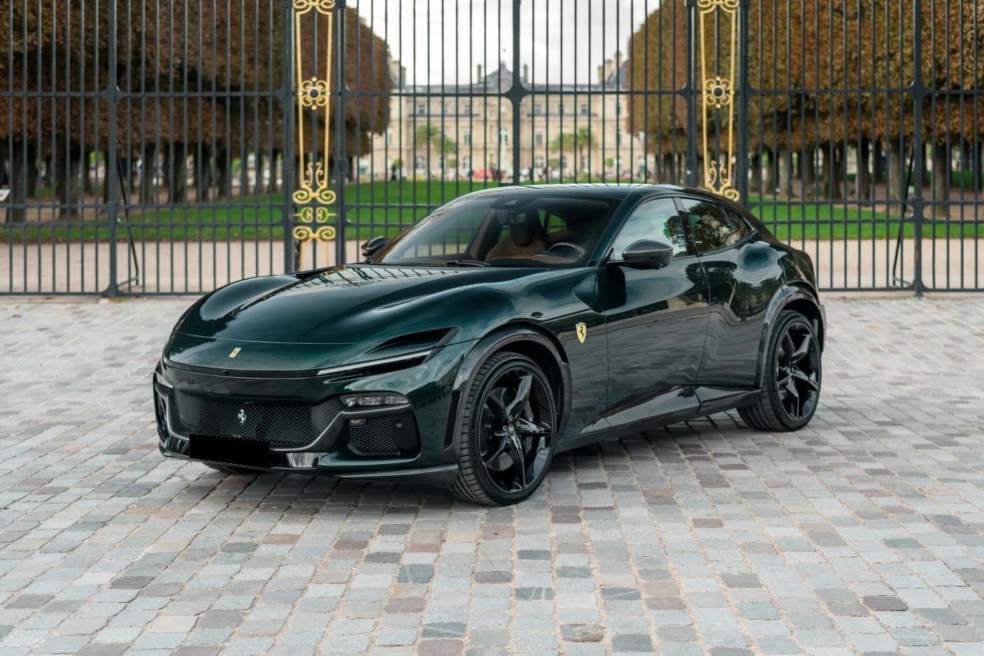 Louez une Ferrari Purosangue à Genève - Le premier SUV Ferrari, alliant puissance et raffinement