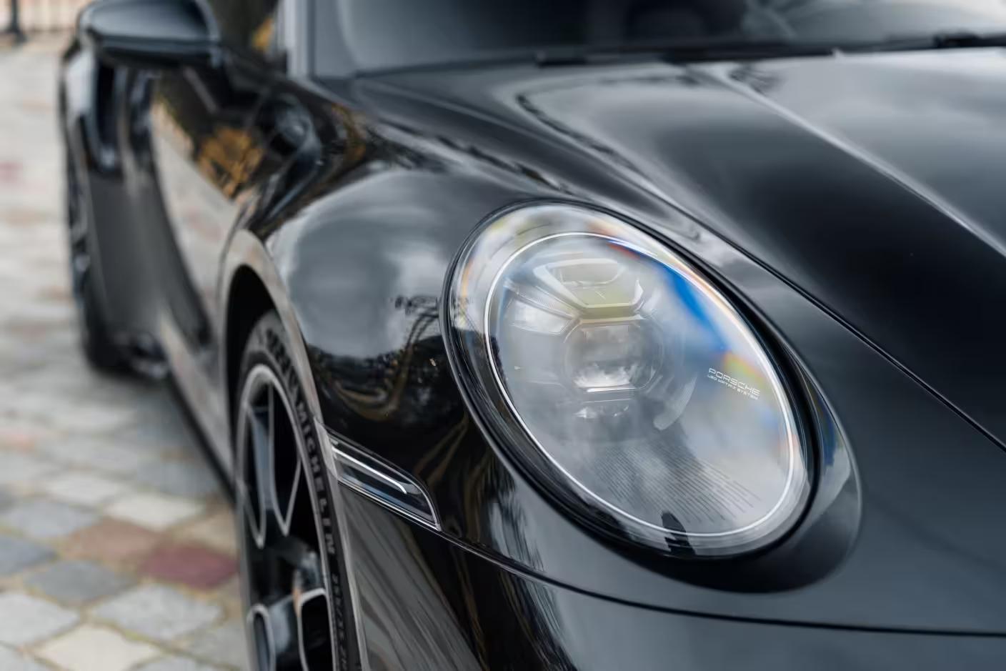 Porsche 911 Turbo S – Feux LED Porsche Dynamic Light System Plus (PDLS+)