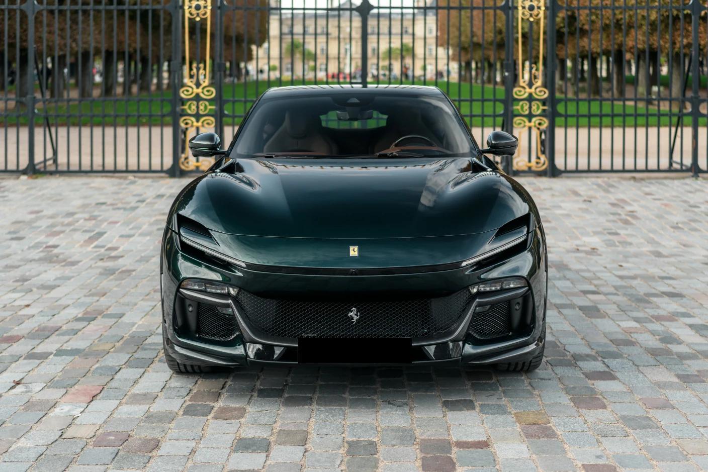 Location Ferrari Purosangue pour un transfert VIP vers votre hôtel à Genève