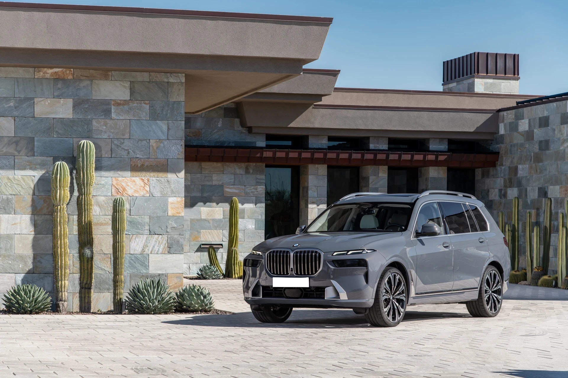 Location BMW X7 en Suisse : un SUV de luxe alliant puissance et raffinement.
